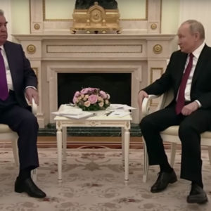 Putin ốm yếu một cách đáng kinh ngạc trong video – như chuyên gia tuyên bố rằng ông đang ta đang phải chịu đựng hóa trị não